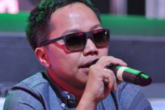 sandhy-sondoro-terima-penghargaan-dari-kremlin