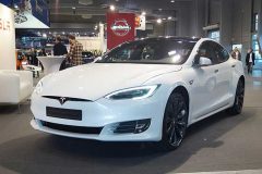 tesla-ungkap-rencana-merakit-mobil-di-shanghai