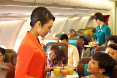 garuda-raih-best-cabin-crew-kelima-kalinya