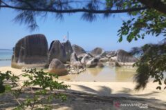 alif-stone-park-pesona-pantai-berbatu-di-natuna