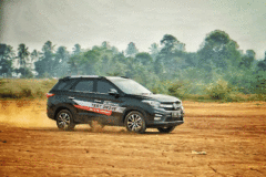 menjajal-fitur-suv-dfsk-glory-560