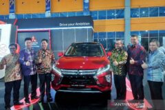 mitsubishi-kenalkan-new-triton-dan-eclipse-cross-di-giias-makassar