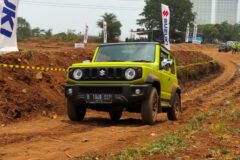 menguji-ketangguhan-suzuki-jimny-di-medan-offroad