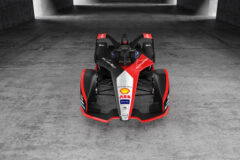 kimono-jadi-tema-mobil-balap-nissan-formula-e