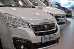 peugeot-segarkan-van-partner-crew