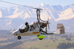 bertualang-keliling-dunia-dengan-gyrocopter