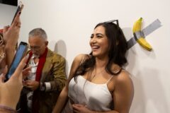 heboh-pisang-instalasi-seni-seharga-rp16-miliar-dimakan-seniman