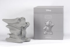 daniel-arsham-bikin-visual-mickey-mouse-berbeda