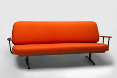 van-art-gallery-pamerkan-300-produk-pasca-perang