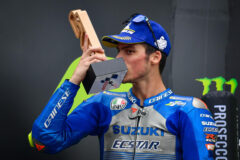 joan-mir-sabet-gelar-juara-dunia-motogp-2020