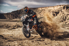 motor-super-adventure-dari-ktm