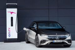 debut-perdana-mercedes-eqs