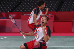 selamat-greysia-dan-apriyani-bawa-pulang-emas