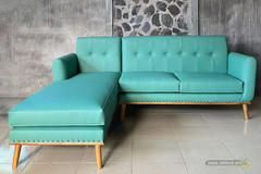 warna-estetis-sofa-keluarga