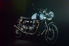 kolaborasi-edisi-terbatas-triumph-dan-breitling